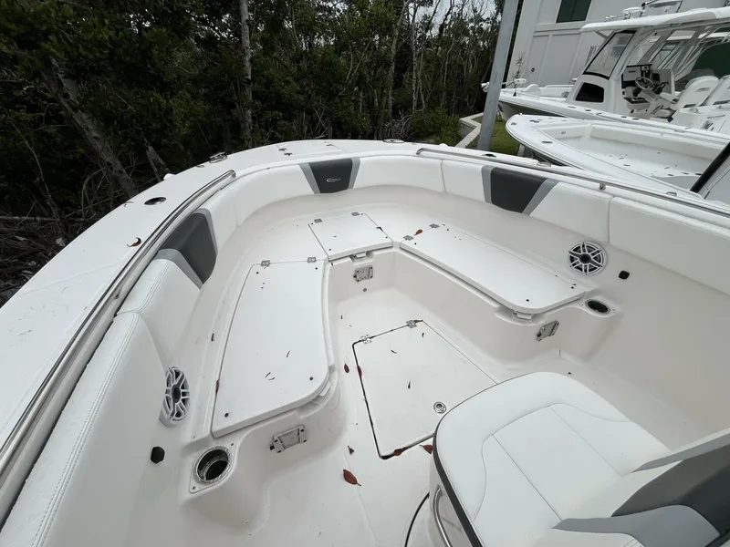 Slide: The Image of Robalo R2270 2023 - 5380479