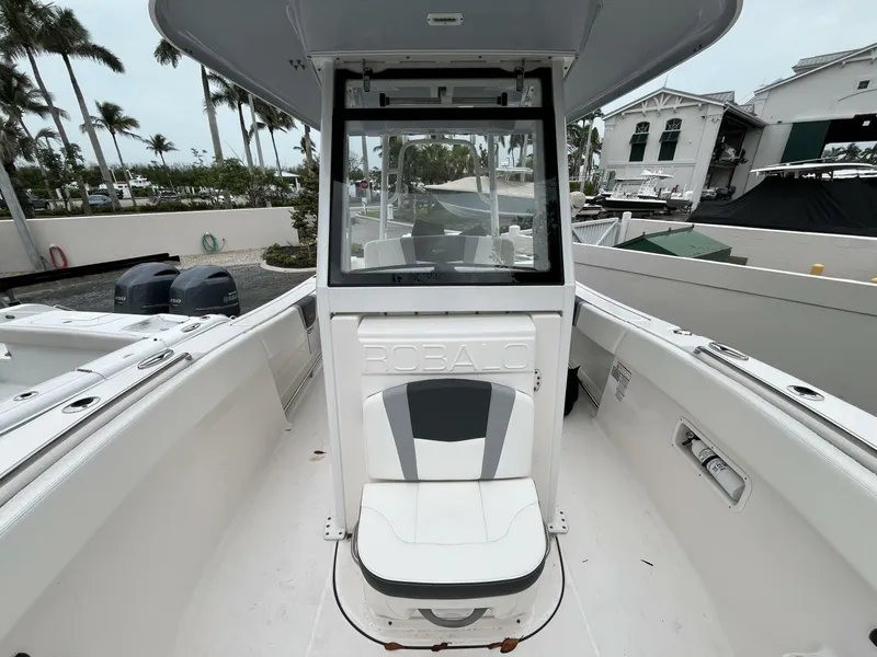 Slide: The Image of Robalo R2270 2023 - 5380480