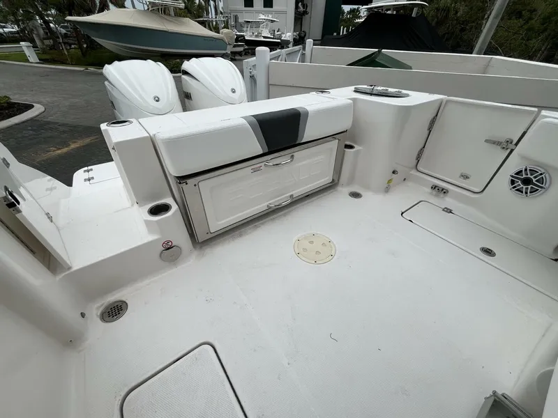 Slide: The Image of Robalo R2270 2023 - 5380482