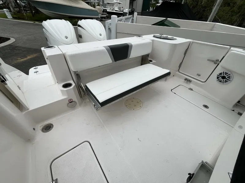 Slide: The Image of Robalo R2270 2023 - 5380483