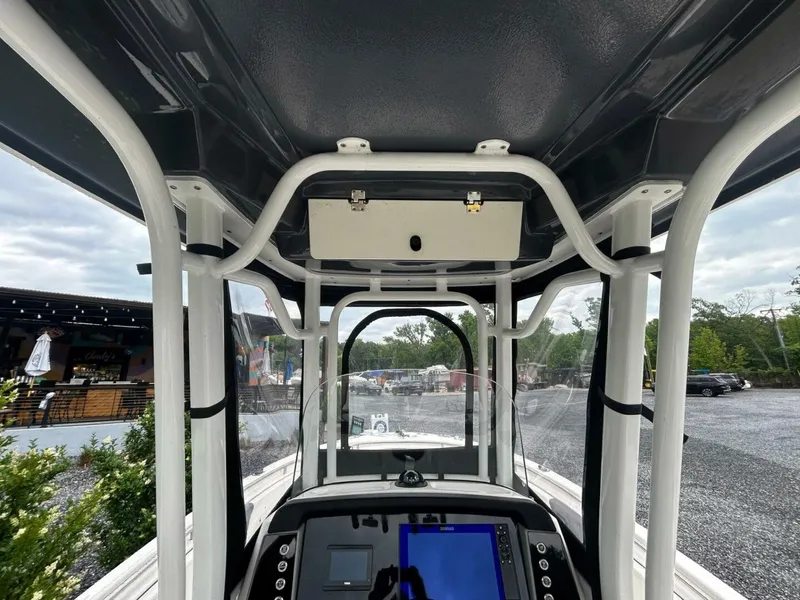 Slide: The Image of Robalo R242 Center Console 2022 - 5380187