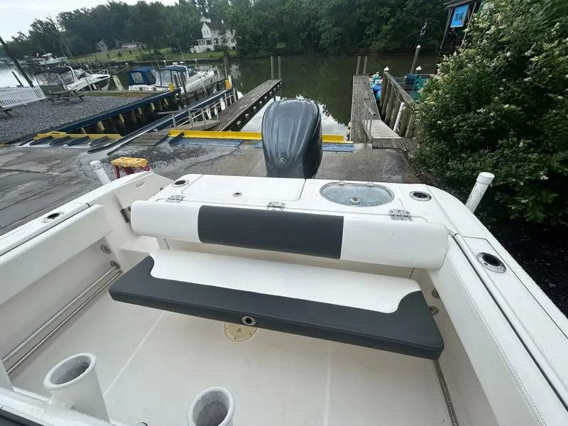 Slide: The Image of Robalo R242 Center Console 2022 - 5380197