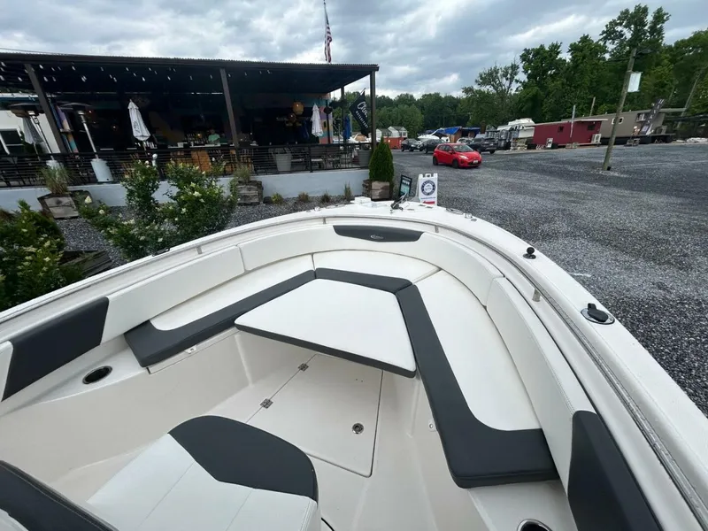 Slide: The Image of Robalo R242 Center Console 2022 - 5380199