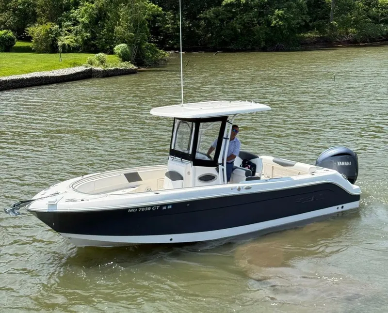 Slide: The Image of Robalo R242 Center Console 2022 - 5380204