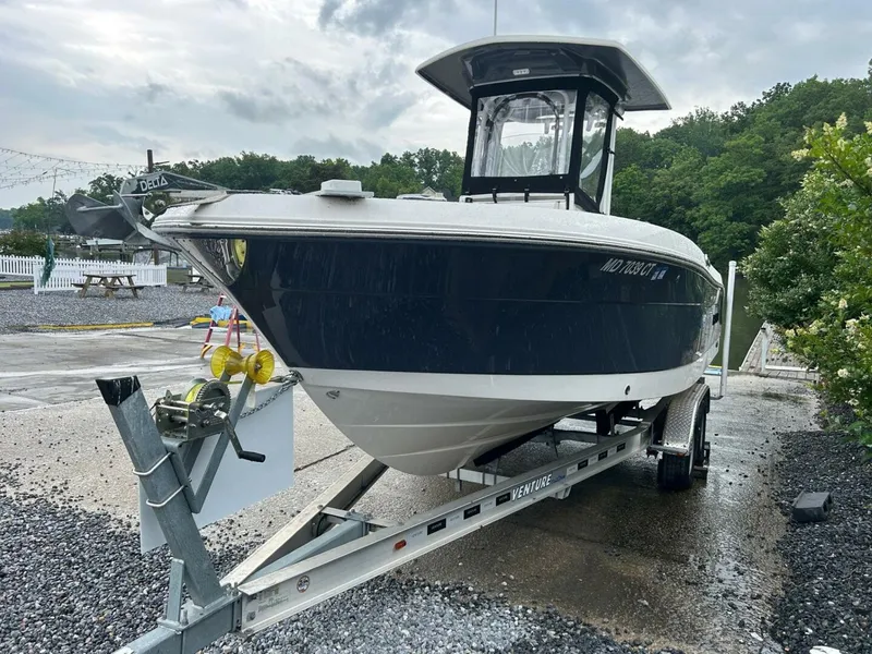 Slide: The Image of Robalo R242 Center Console 2022 - 5380176