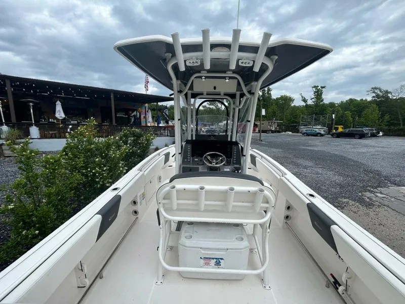 Slide: The Image of Robalo R242 Center Console 2022 - 5380182
