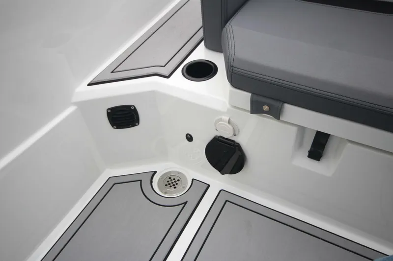 Slide: The Image of Iron 767 T-Top 2026 - 5804539