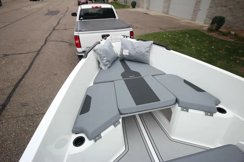 Slide: The Image of Iron 767 T-Top 2026 - 5804548