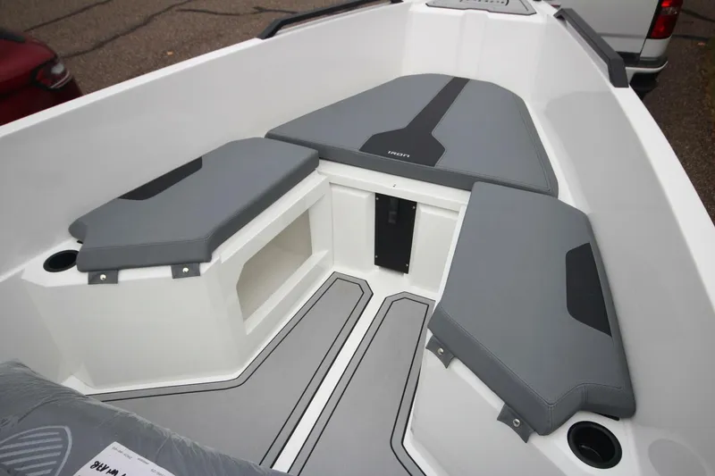 Slide: The Image of Iron 767 T-Top 2026 - 5804549