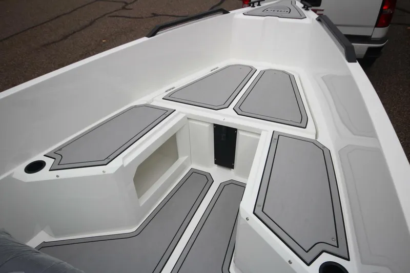 Slide: The Image of Iron 767 T-Top 2026 - 5804550