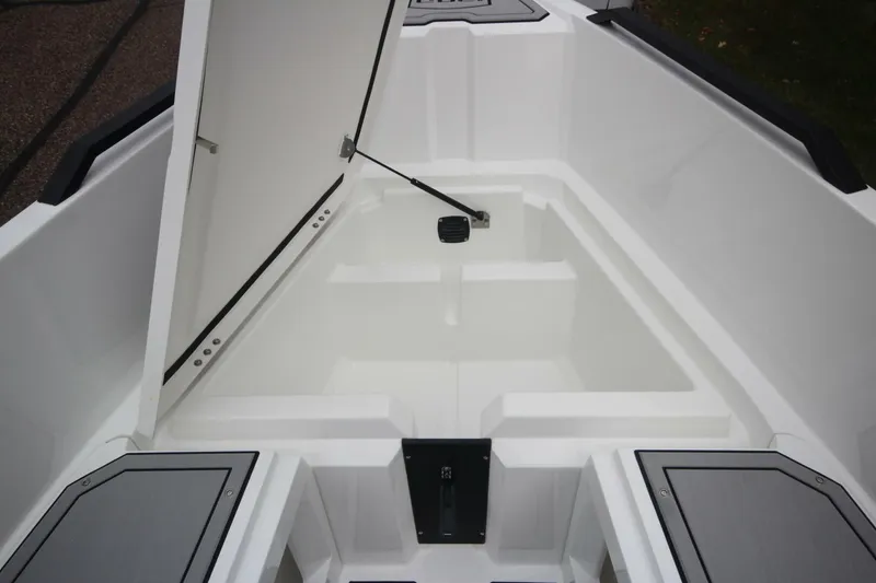 Slide: The Image of Iron 767 T-Top 2026 - 5804551