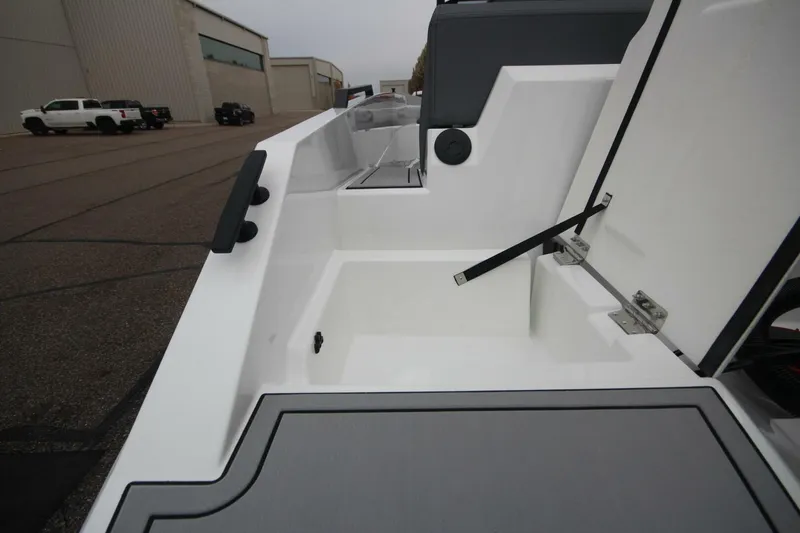 Slide: The Image of Iron 767 T-Top 2026 - 5804532