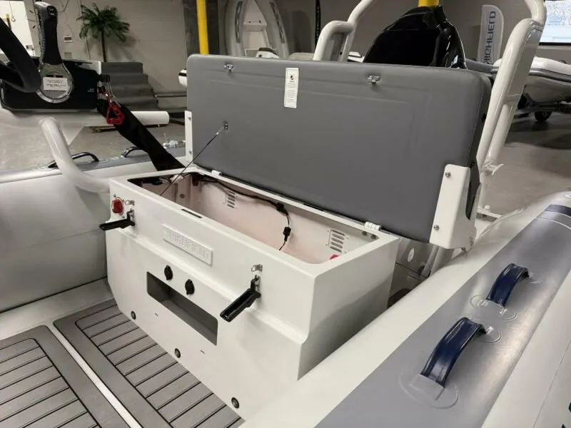 Slide: The Image of Highfield Classic 400 Hypalon 2025 - 5382201