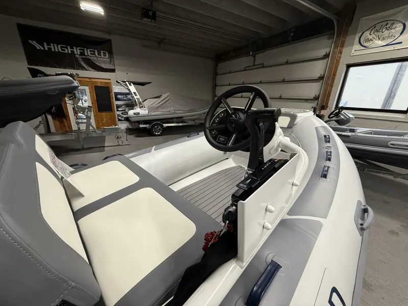 Slide: The Image of Highfield Classic 400 Hypalon 2025 - 5382180