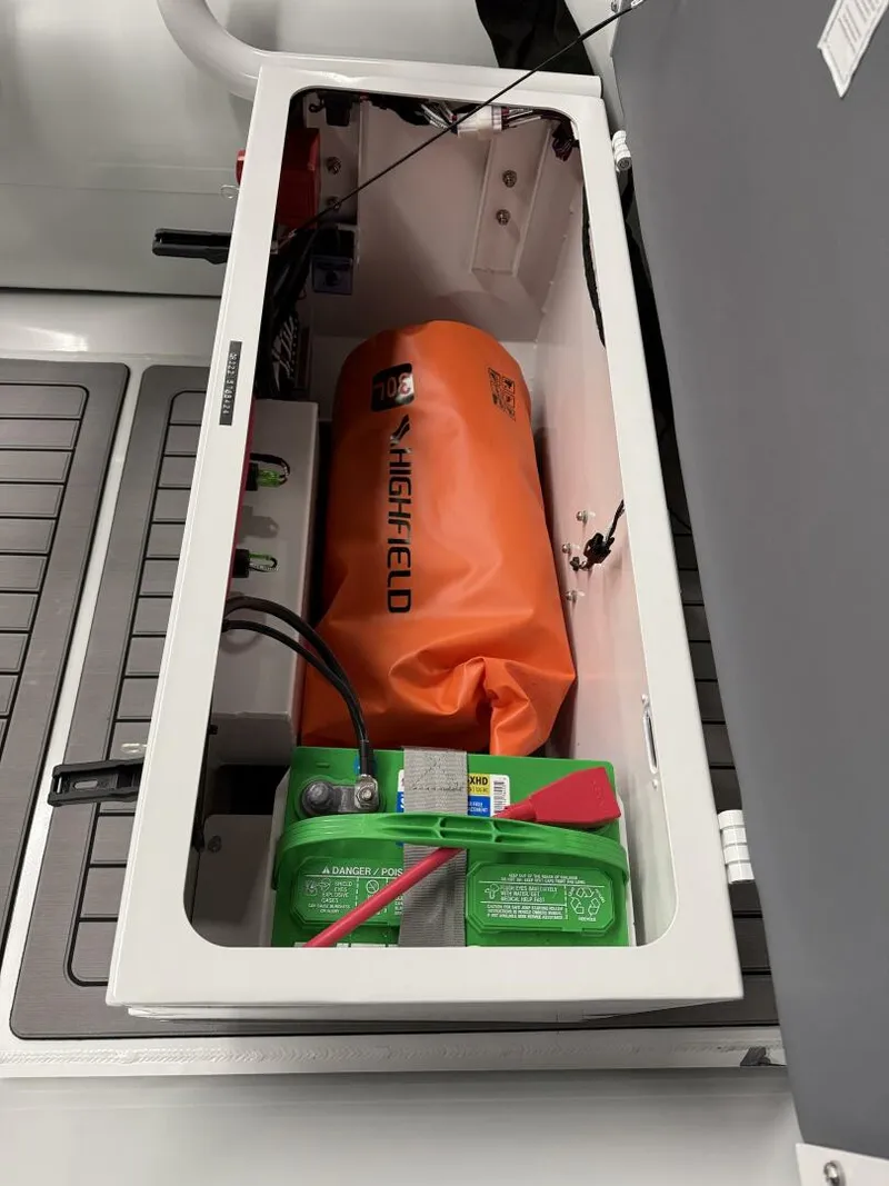 Slide: The Image of Highfield Classic 400 Hypalon 2025 - 5382155