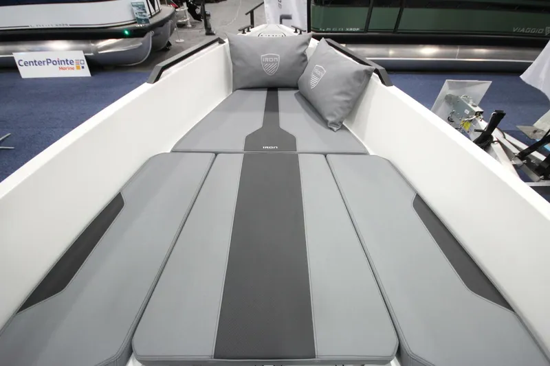 Slide: The Image of Iron 827 T-Top 2026 - 5884400