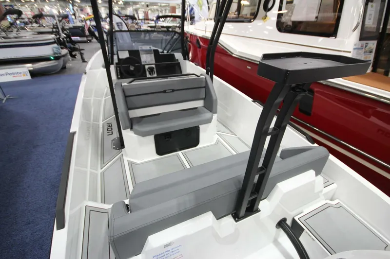 Slide: The Image of Iron 827 T-Top 2026 - 5884385