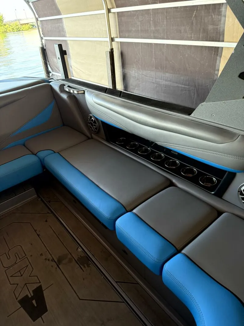 Slide: The Image of Axis T23 2020 - 5471234