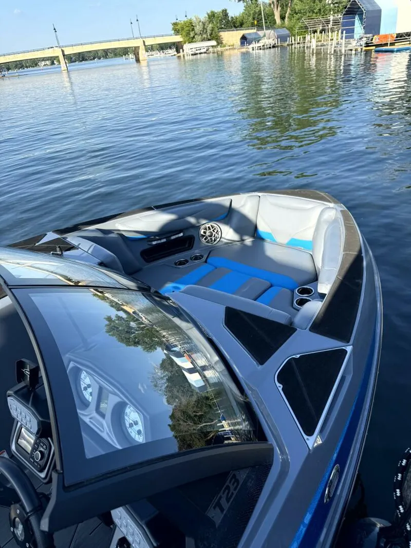 Slide: The Image of Axis T23 2020 - 5471094