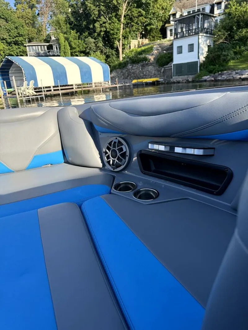 Slide: The Image of Axis T23 2020 - 5471105