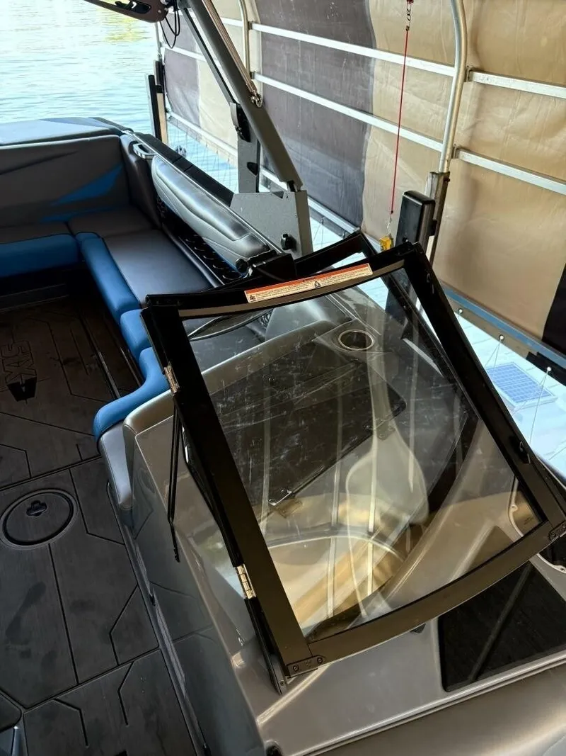 Slide: The Image of Axis T23 2020 - 7509964