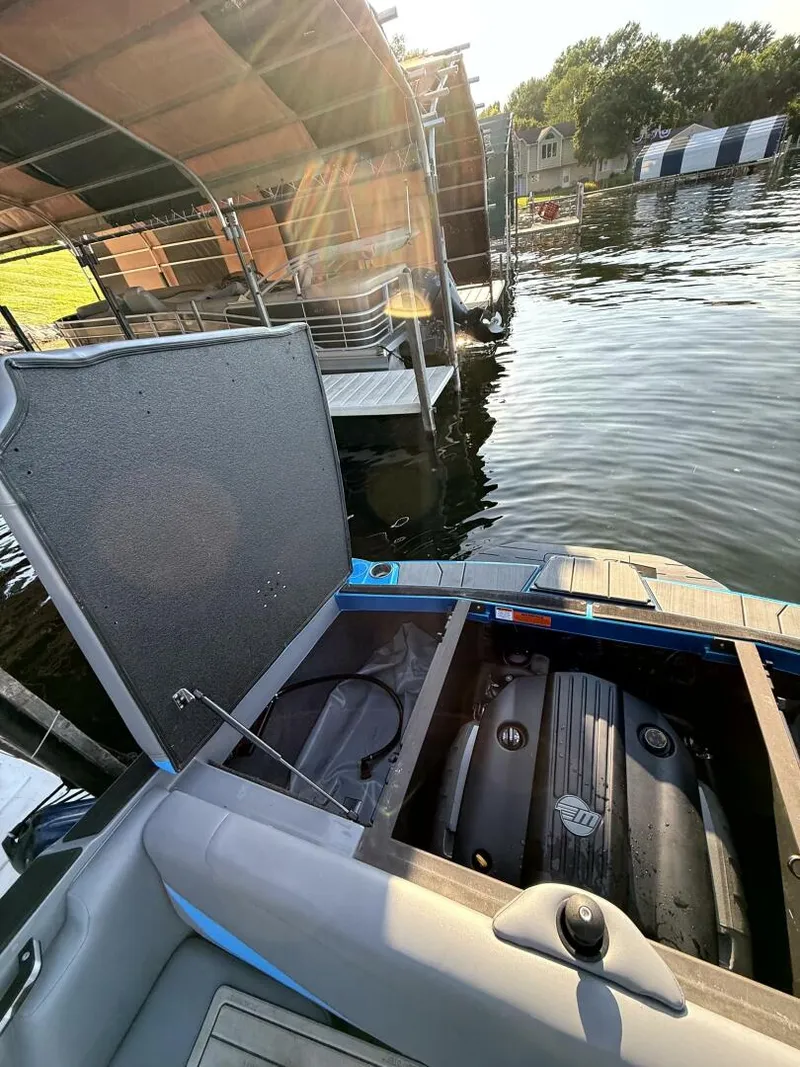 Slide: The Image of Axis T23 2020 - 5471166