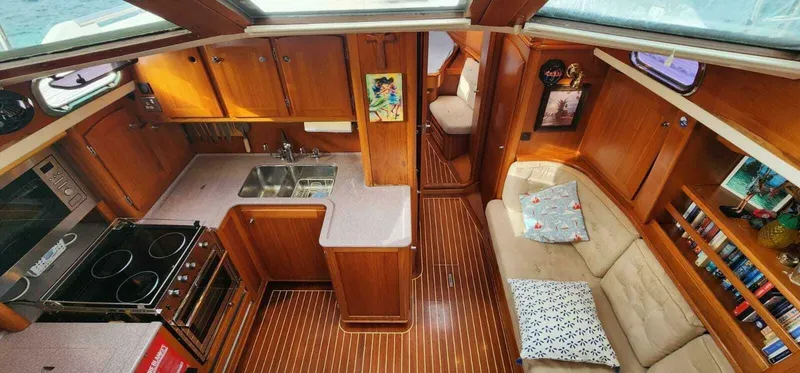 Slide: The Image of 1998 Fantasi 44 Pilothouse - 5385240