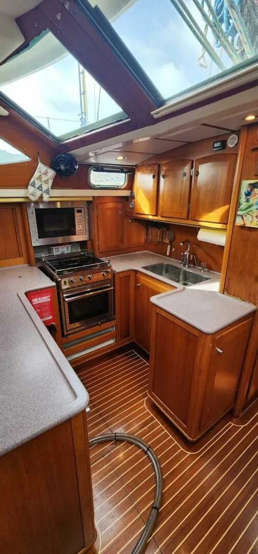 Slide: The Image of 1998 Fantasi 44 Pilothouse - 5385235