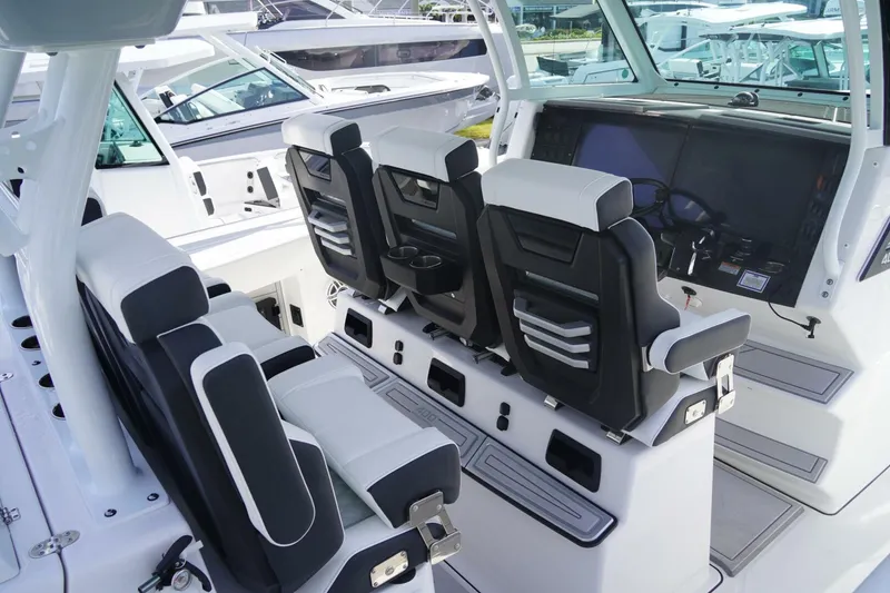 Slide: The Image of Blackfin 400CC 2024 - 5385515