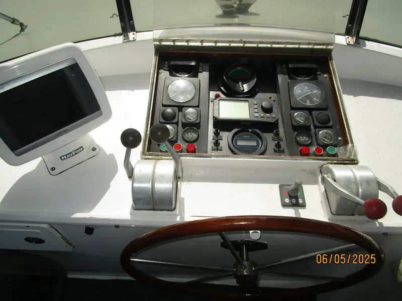 Slide: The Image of 49' DeFever flybridge helm4 - 5385827