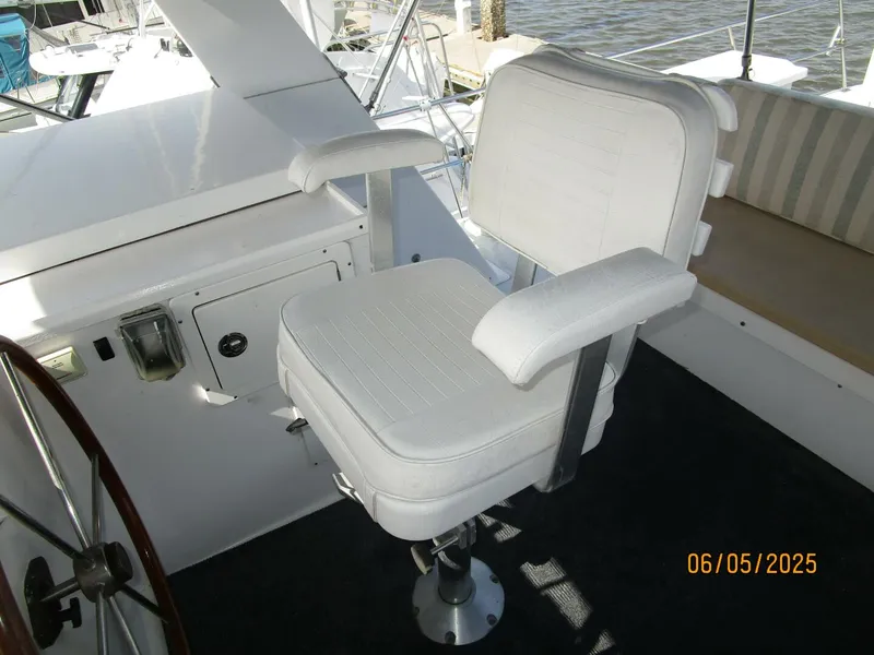 Slide: The Image of 49' DeFever flybridge helmseat - 5385844