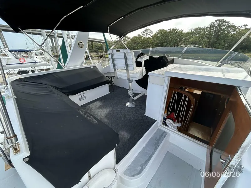 Slide: The Image of 49' DeFever flybridge covered - 5385816