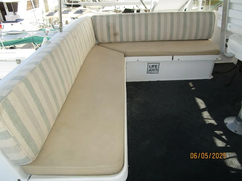 Slide: The Image of 49' DeFever flybridge seating - 5385846