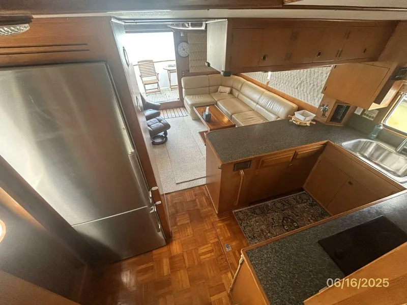 Slide: The Image of 49' DeFever salon aft2 - 5436165