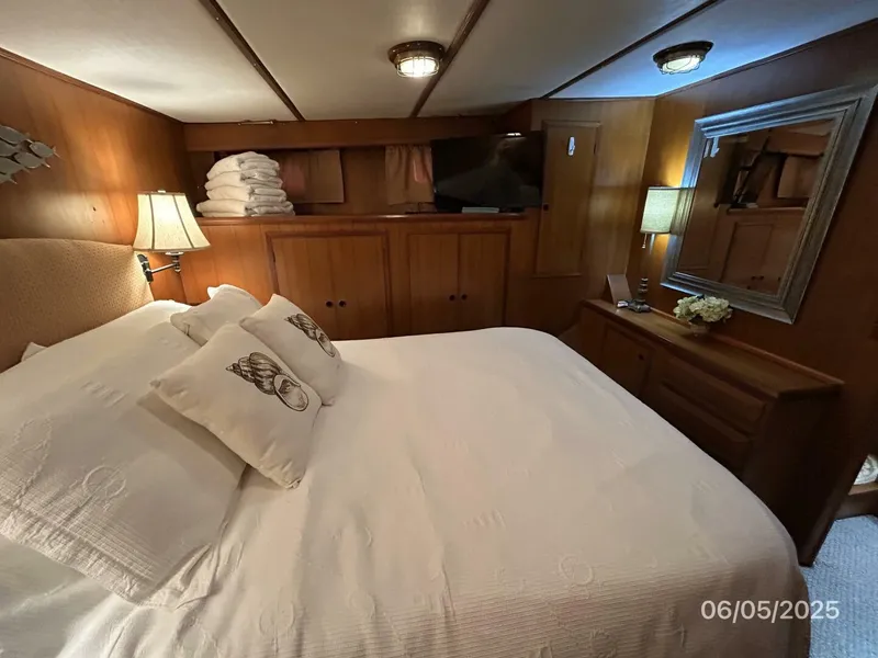 Slide: The Image of 49' DeFever master stateroom port - 5386011