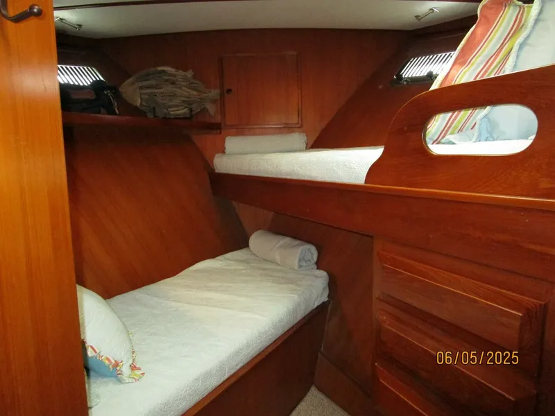 Slide: The Image of 49' DeFever guest stateroom - 5385986