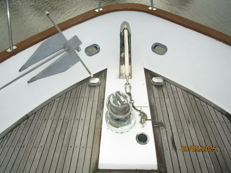 Slide: The Image of 49' DeFever anchor windlass - 5385797