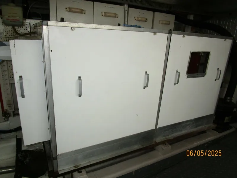 Slide: The Image of 49' DeFever generator soundbox - 5385900