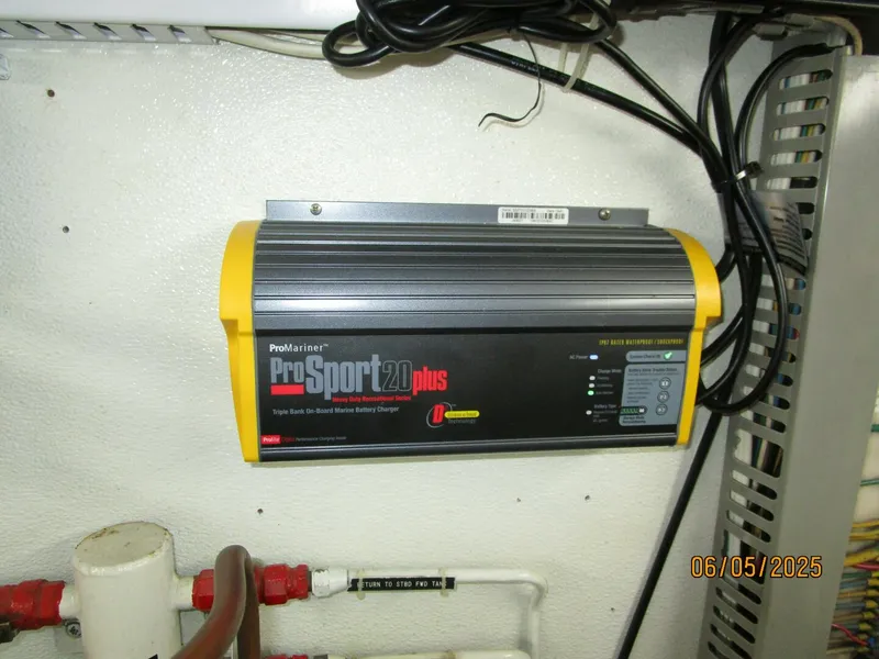 Slide: The Image of 49' DeFever battery sharger - 5385798