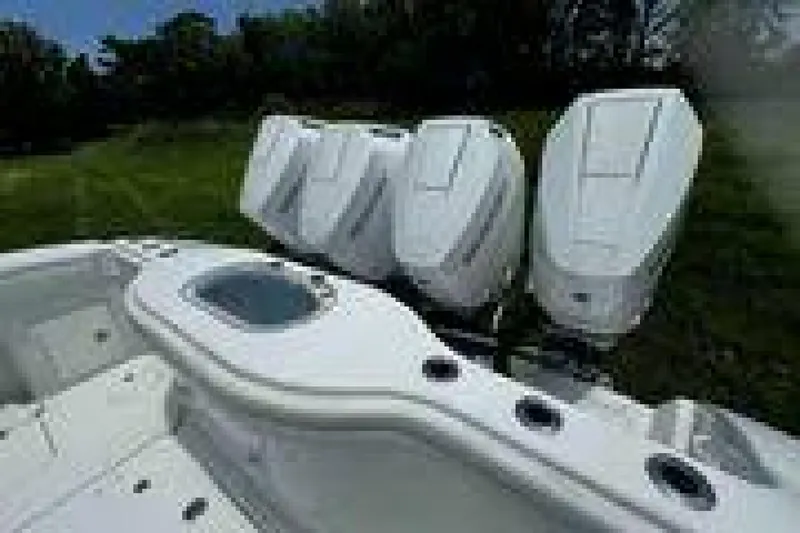 Slide: The Image of Yellowfin 42 Offshore- Engines and Livewell 2017 Yellowfin 42 Offshore - 5387637
