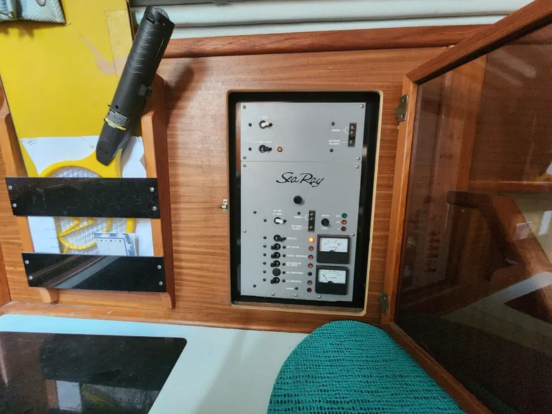 Slide: The Image of Sea Ray 34 1987 - 5387476