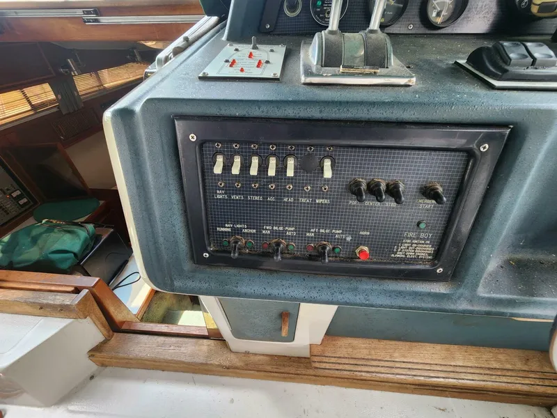 Slide: The Image of Sea Ray 34 1987 - 5387487