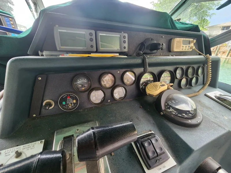 Slide: The Image of Sea Ray 34 1987 - 5387488