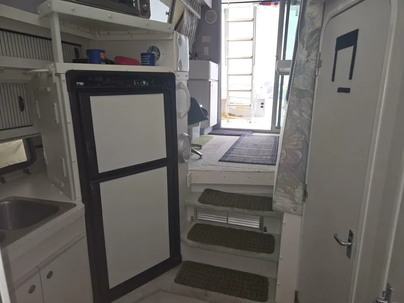 Slide: The Image of Cruisers Yachts 3380 1994 - 5387684