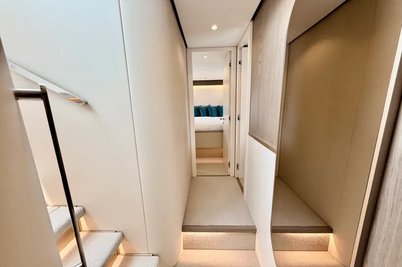 Slide: The Image of Azimut Magellano 60 2026 - 5387960
