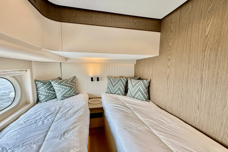 Slide: The Image of Azimut Magellano 60 2026 - 5387975