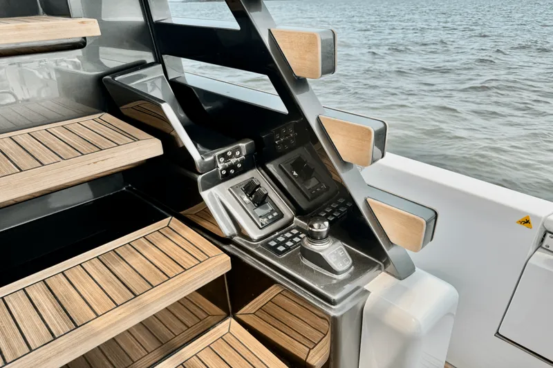 Slide: The Image of Azimut Magellano 60 2026 - 5387978