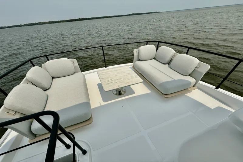 Slide: The Image of Azimut Magellano 60 2026 - 5387990