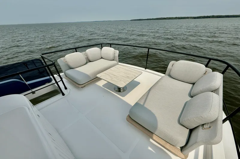 Slide: The Image of Azimut Magellano 60 2026 - 5387992