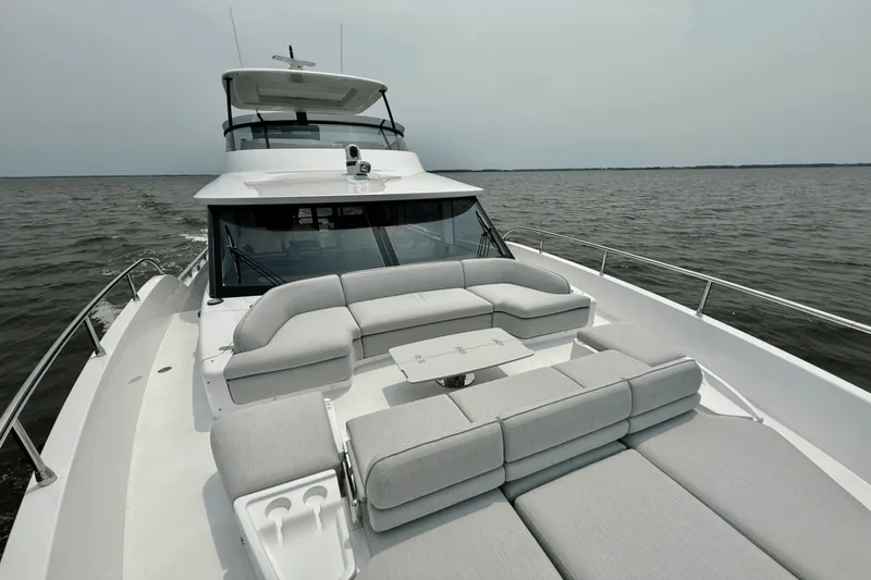 Slide: The Image of Azimut Magellano 60 2026 - 5387999